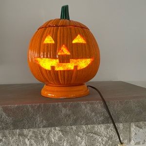 Vintage Halloween light up Pumpkin w/ popcorn gel face